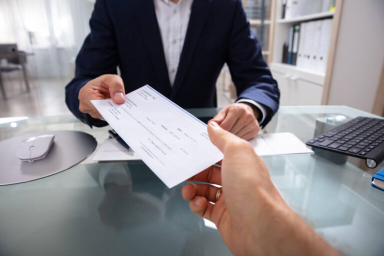 How to Sign a Check Over to Someone Else? | Checkissuing