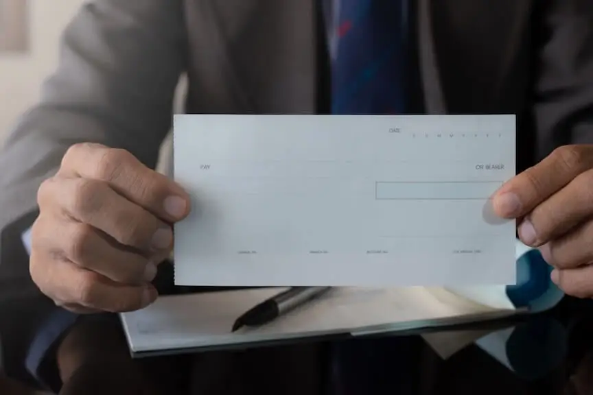 A picture of a business professional asking questions to a check printing service representative
